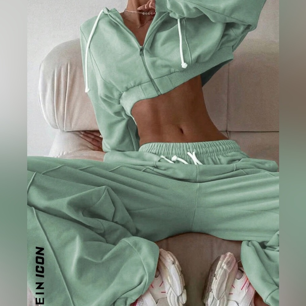 Green hoodie and sweatpants set! Track set. Never worn!✨